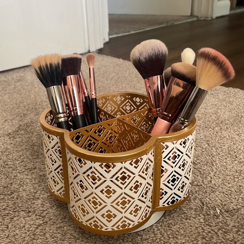 Brush holder